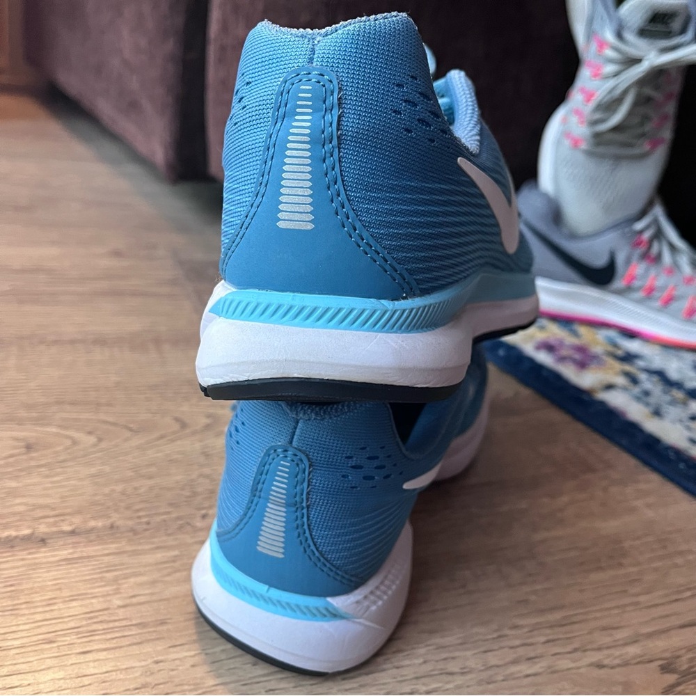 3 pairs of Women’s Nike Shoes - Picture 15 of 16